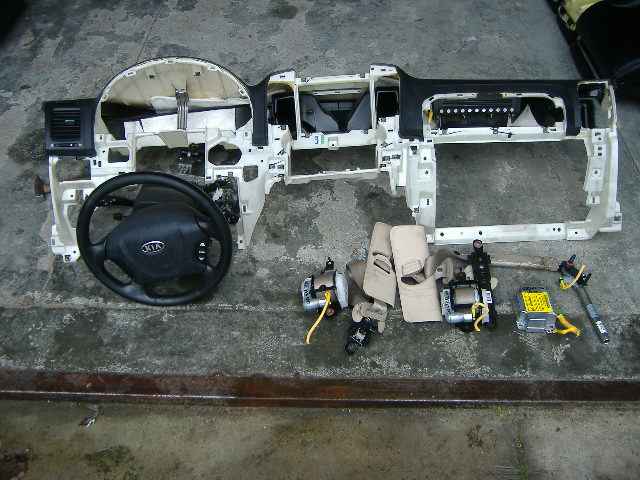 Kia - Carnival II - (2005 - 2010) - Poduszki / Komplet