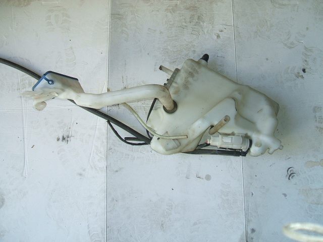 Mercedes-Benz - CLS - C219 - (2005 - 2008) - Osprzęt / Zbiorniczek spryskiwaczy