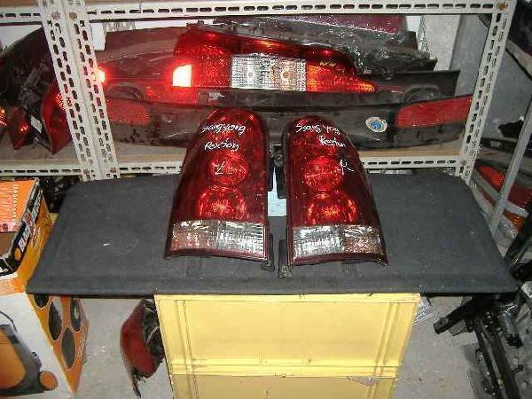 SsangYong - Rexton - (2002 - 2004) - Oświetlenie / Lampa tylna  prawa