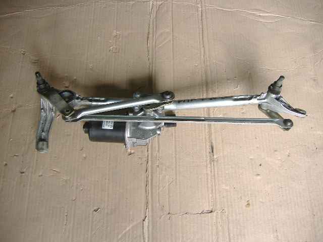 BMW - Seria 3 - E90 - (2005 - 2008) - Osprzęt / Silniczek wycieraczek przednich