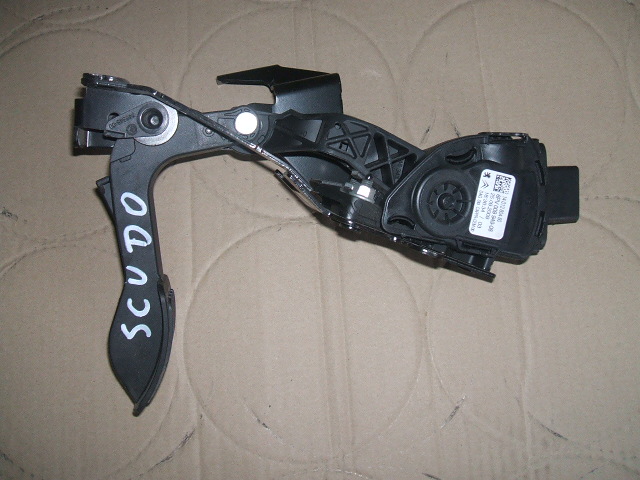 Fiat - Scudo - Osob./Tow.- (2007-) - Wnętrze / Pedały