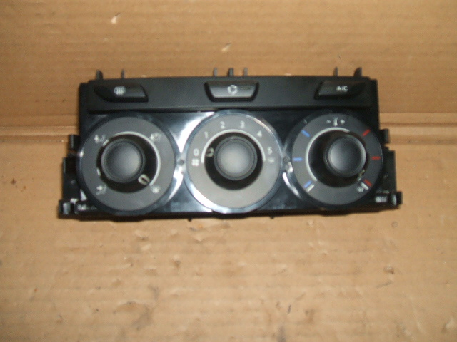 Citroen  - DS3 - (2014 - 2016) - Wnętrze / Włącznik ogrzewania