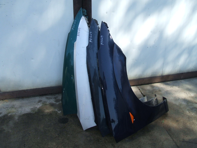 Ford - Focus - 4 drzwi - (1999 - 2001) - Karoseria / Błotnik przedni prawy