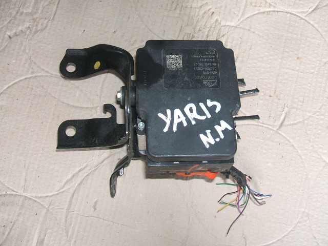 Toyota - Yaris - 3 drzwi - (2011 - 2014) - Hamulce / Pompa ABS