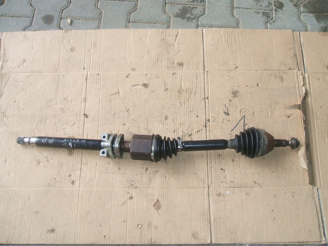 Opel - Astra - H - 4 drzwi - (2007 - 2014) - Napęd / Półoś przednia prawa