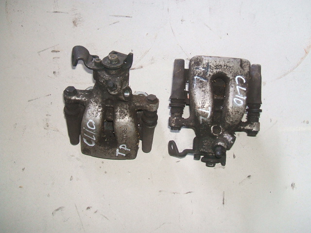 Renault - Clio - Kombi - (2008 - 2013) - Hamulce / Zacisk hamulcowy tylny prawy