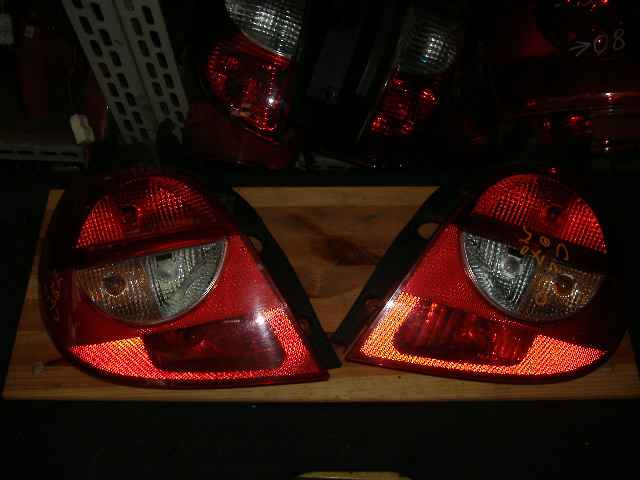 Renault - Clio - 3 drzwi - (2005 - 2009) - Oświetlenie / Lampa tylna  prawa