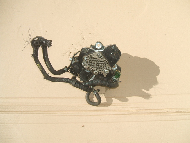 Toyota - Auris - 5 drzwi - (2010 - 2013) - Silnik / Pompa paliwowa z czujnikiem