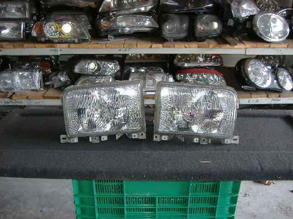 Nissan - Trade - (1995 - 2001) - Oświetlenie / Lampa przednia lewa