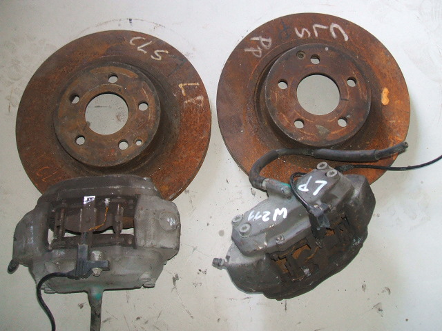 Mercedes-Benz - CLS - C219 - (2005 - 2008) - Hamulce / Zacisk hamulcowy przedni lewy