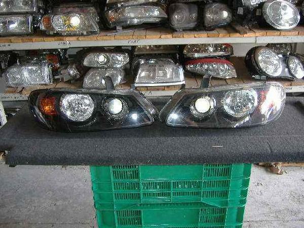 Nissan - Almera - 5 drzwi - (2002 - 2006) - Oświetlenie / Lampa przednia prawa