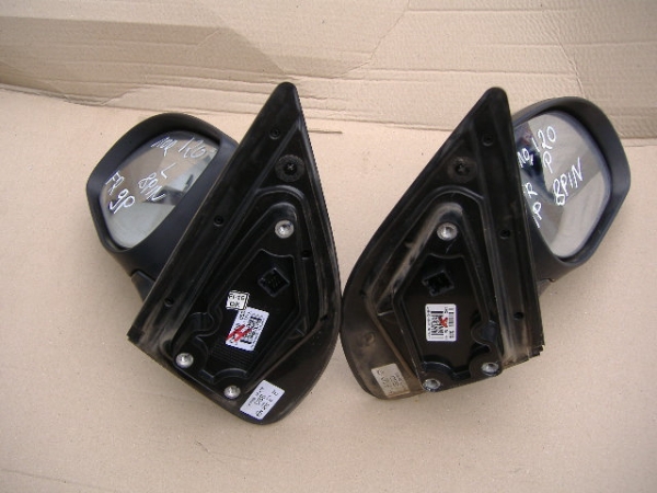 Hyundai - i20 - 5 drzwi - (2012 - 2014) - Lusterka /  Prawe elektryczne