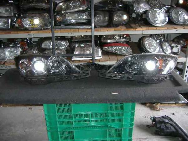 Mazda - 3 - 5 drzwi - (2003 - 2006) - Oświetlenie / Lampa przednia prawa