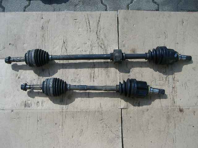 Toyota - Yaris - 5 drzwi - (1998 - 2003) - Napęd / Półoś przednia lewa