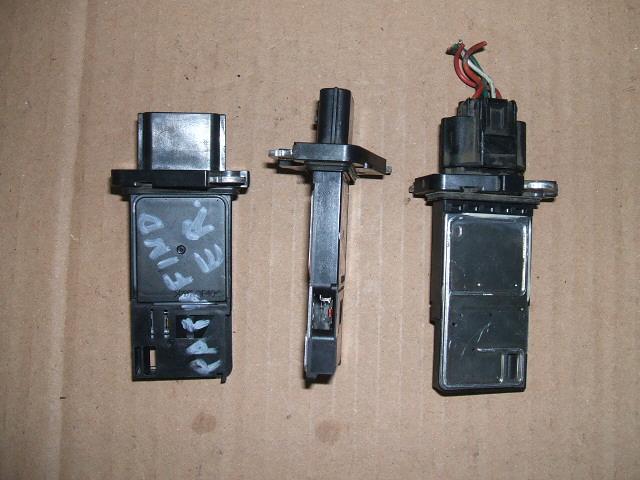 Nissan - Tiida - 5 drzwi  - (2008 - 2011) - Filtry / Przepływomierz powietrza