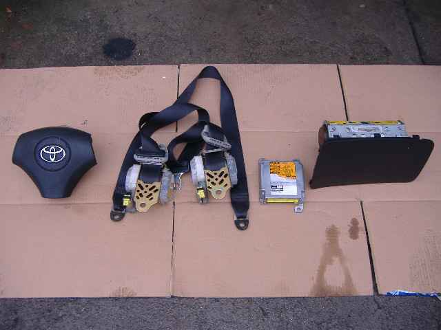 Toyota - Corolla - Verso - (2001 - 2004) - Poduszki / Komplet