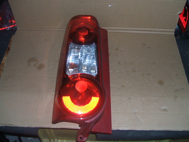 Peugeot - Partner - Osob./Tow.- (2008 - 2012) - Oświetlenie / Lampa tylna lewa