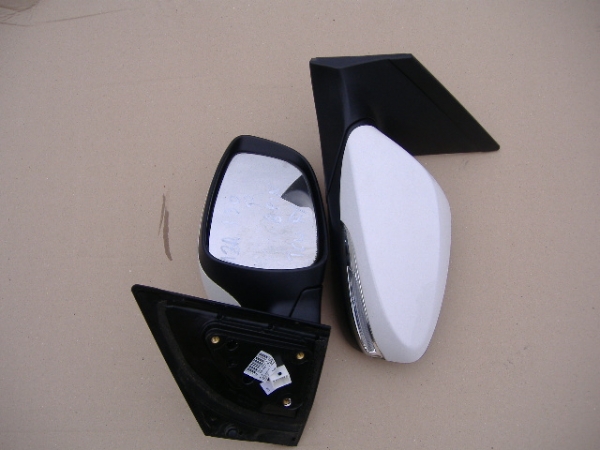 Hyundai - i30 - 5 drzwi - (2012 - 2015) - Lusterka /  Prawe elektryczne