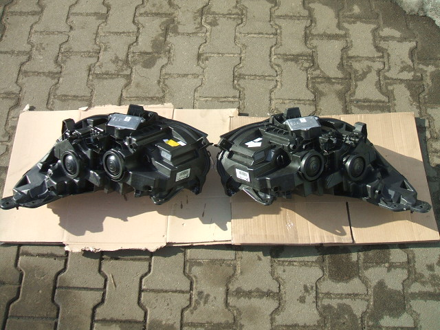 Ford - S-Max - (2015-) - Oświetlenie / Lampa przednia  prawa Bixenon