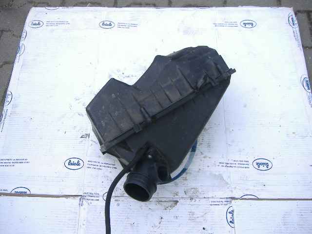 Volkswagen - Golf IV - 5 drzwi - (1997 - 2003) - Filtry / Obudowa filtra powietrza