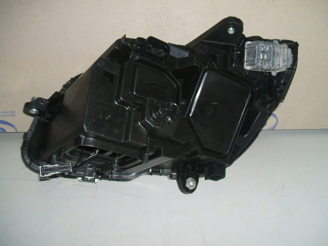 Mercedes-Benz - C-Klasa - W205 - (2014-) - Oświetlenie / Lampa przednia  prawa Bixenon