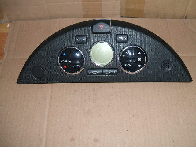 Nissan - Note - (2005 - 2009) - Wnętrze / Włącznik ogrzewania