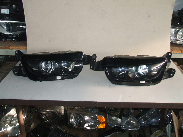 Citroen  - C 4 - Picasso - (2013 - 2016) - Oświetlenie / Lampa przednia  prawa Bixenon