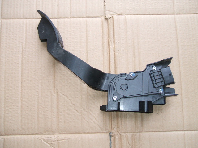 Fiat - Fiorino - Osob./Tow.- (2008 - 2016) - Wnętrze / Pedały