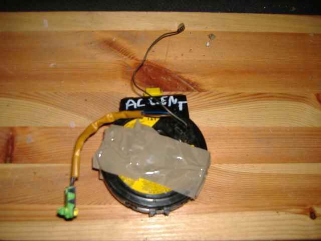 Hyundai - Accent - 4 drzwi - (2006 - 2010) - Poduszki / Taśmy