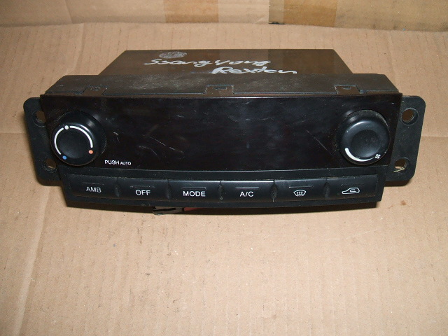 SsangYong - Rexton - (2004 - 2006) - Wnętrze / Włącznik ogrzewania