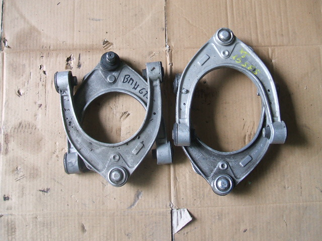 BMW - Seria 5 - F11 - Kombi - (2010 - 2013) - Zawieszenie / Wahacz przedni prawy