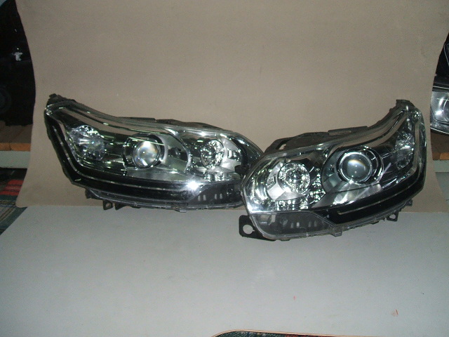 Citroen  - C 5 - (2011 - 2017) - Oświetlenie / Lampa przednia  prawa Bixenon