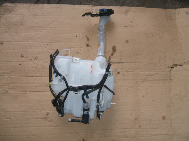 Mazda - 3 - 5 drzwi - (2013 - 2018) - Osprzęt / Zbiorniczek spryskiwaczy