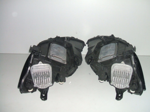 Mercedes-Benz - A-Klasa - W176 - 5 drzwi - (2012-) - Oświetlenie / Lampa przednia prawa