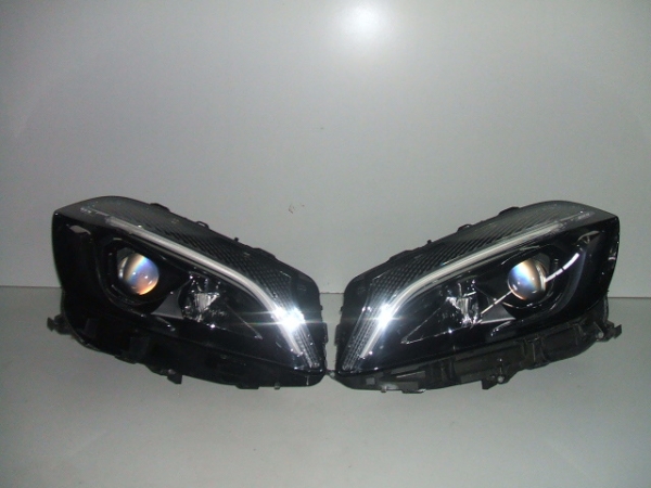 Mercedes-Benz - A-Klasa - W176 - 5 drzwi - (2012-) - Oświetlenie / Lampa przednia prawa