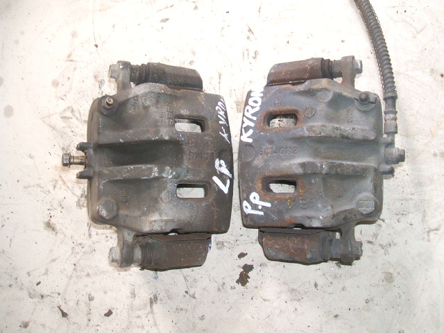 SsangYong - Kyron - (2006 - 2007) - Hamulce / Zacisk hamulcowy przedni prawy