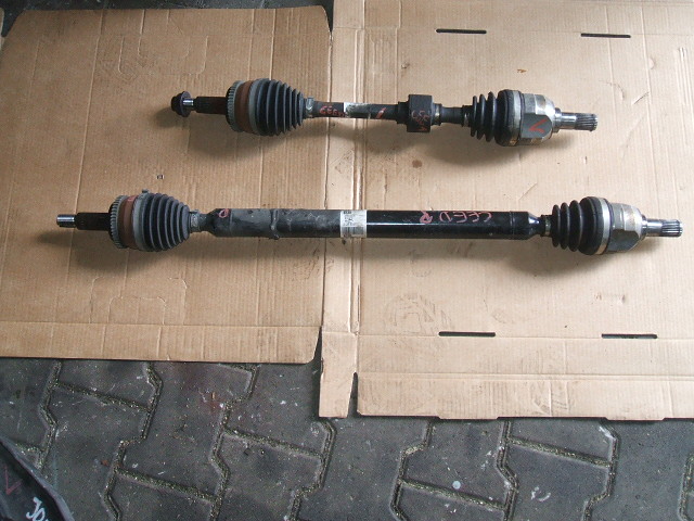 Kia - Cee´d - 3 drzwi - (2013-) - Napęd / Półoś przednia lewa