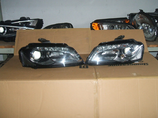 Audi - A3 - Cabrio - (2007 - 2013) - Oświetlenie / Lampa przednia  prawa Bixenon