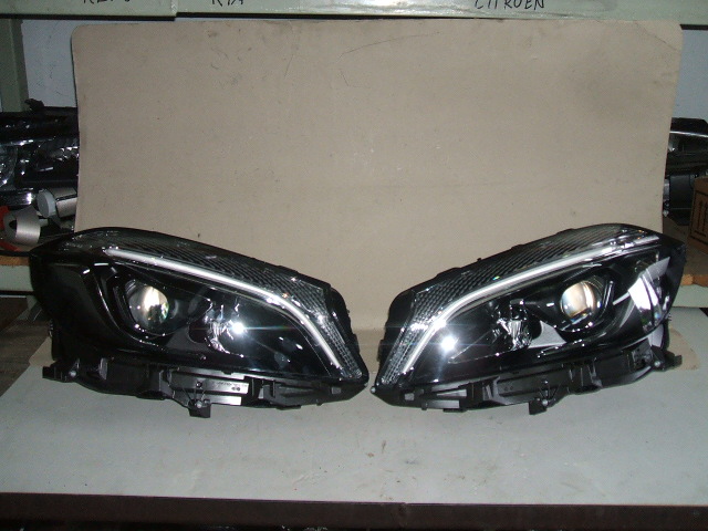 Mercedes-Benz - A-Klasa - W176 - 5 drzwi - (2012-) - Oświetlenie / Lampa przednia  prawa Bixenon