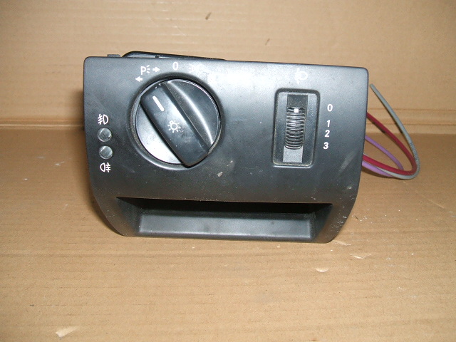 Mercedes-Benz - A-Klasa - W176 - 5 drzwi - (2012-) - Wnętrze / Włącznik świateł