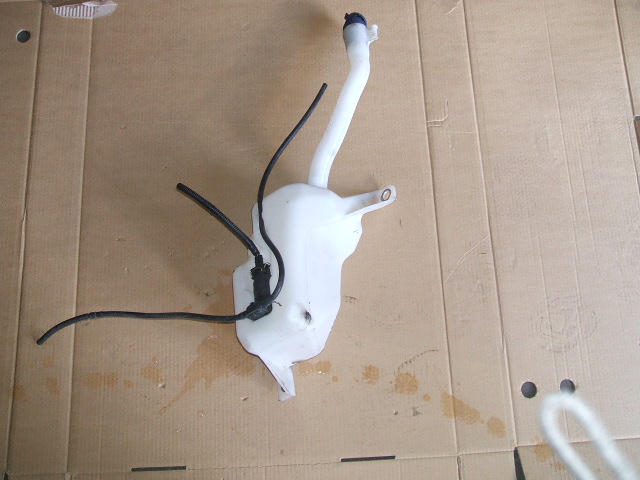 Alfa Romeo - GIULIETTA - (2013-) - Osprzęt / Zbiorniczek spryskiwaczy