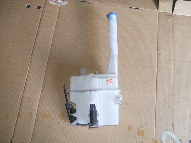 Kia - Sportage - (2010 - 2015) - Osprzęt / Zbiorniczek spryskiwaczy