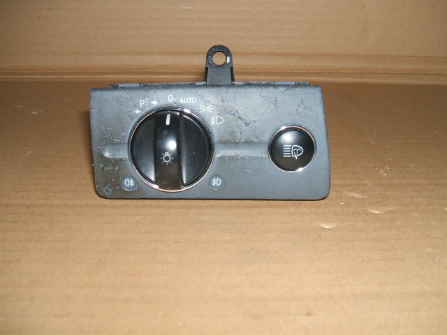 Mercedes-Benz - E-Klasa - W211 - (2002 - 2006) - Wnętrze / Włącznik świateł