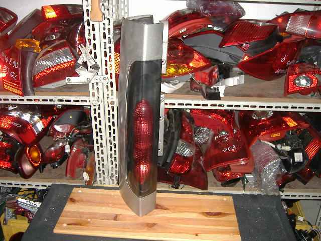 Nissan - Primastar - (2002 - 2006) - Oświetlenie / Lampa tylna lewa