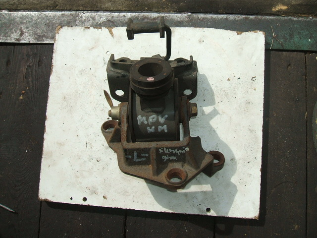 Mazda - MPV - (2003 - 2006) - Skrzynia / Poduszki / Łapy