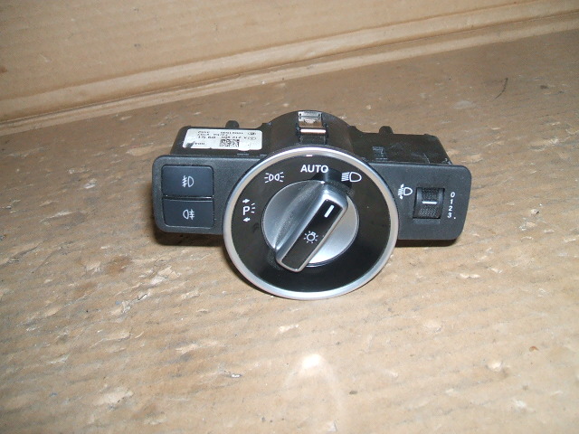 Mercedes-Benz - E-Klasa - W212 - (2013 - 2016) - Wnętrze / Włącznik świateł