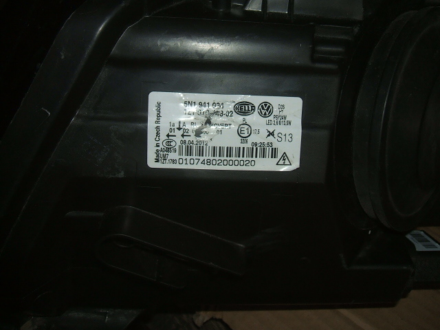 Volkswagen - Tiguan - (2011 - 2016) - Oświetlenie / Lampa przednia  prawa Bixenon