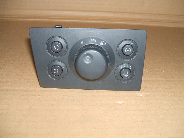 Opel - Astra - H - 3 drzwi - (2004 - 2007) - Wnętrze / Włącznik świateł