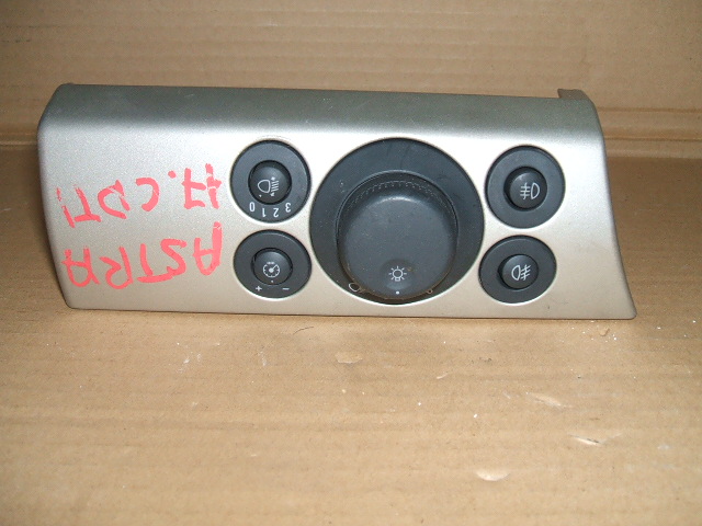 Opel - Astra - H - 5 drzwi - (2007 - 2014) - Wnętrze / Włącznik świateł