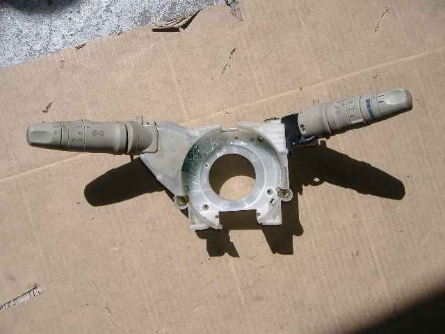 Nissan - Micra - 5 drzwi - (2005- 2007) - Wnętrze / Włącznik wycieraczek